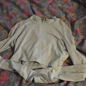 Vuori Light Gray Women's Long Sleeve Cropped Top